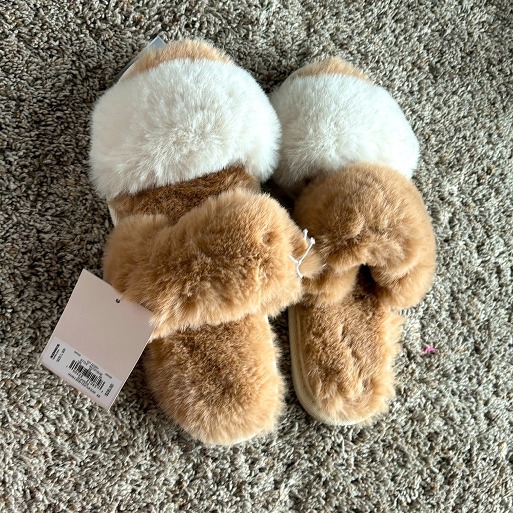 brand new with tags kohls slippers size 8/9